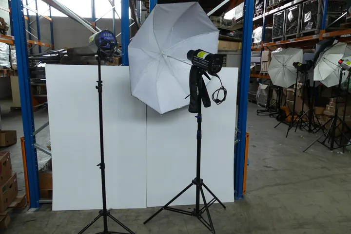 Konvolut Godox und Hensel Studioblitze mit Stativen Modell: Godox QT600 II, Hensel Stand 223